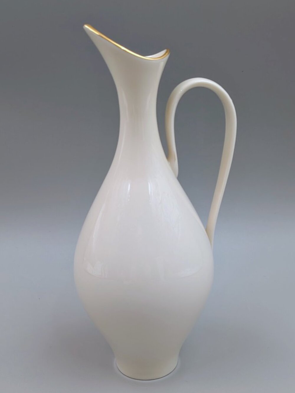 Mid-Century Vintage Lenox Century Collection Vase - Ivory Porcelain w. Gold Trim - Picture 2 of 8